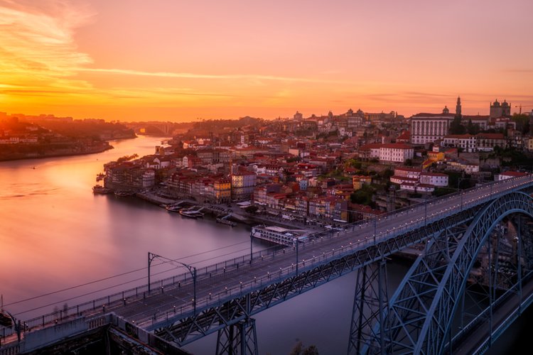 Porto e Braga no ranking das cidades que se destacam na captação de investimento